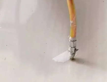 甘德瓷砖空鼓维修公司专业解答在瓷砖铺贴过程中，如果使用的砂料过粗（如全部使用了粗砂），可能会导致以下问题